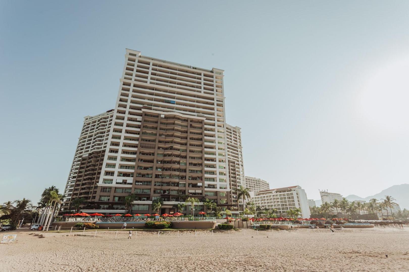 Grand Venetian Beachfront Condos Puerto Vallarta Exterior photo